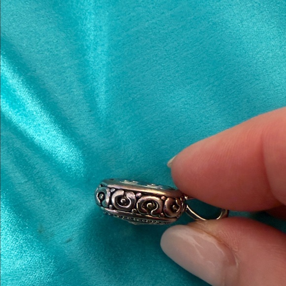 Elegant Silver and Gold-Toned Pendant - Picture 4 of 5